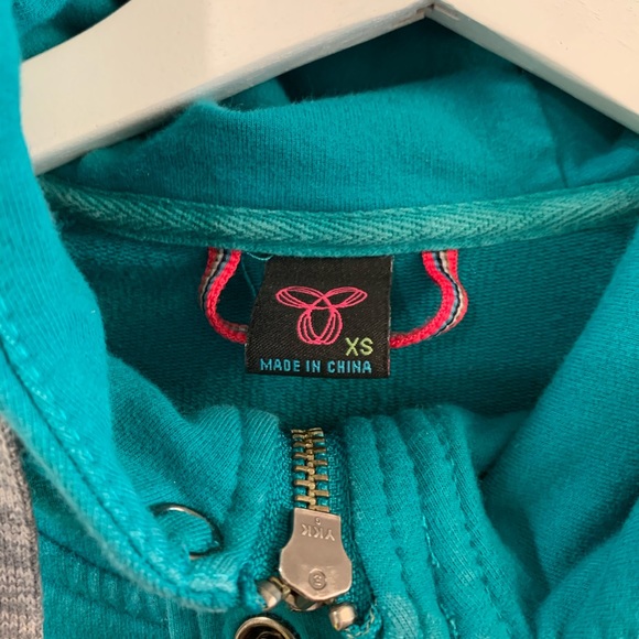 TNA sweater - Picture 3 of 3